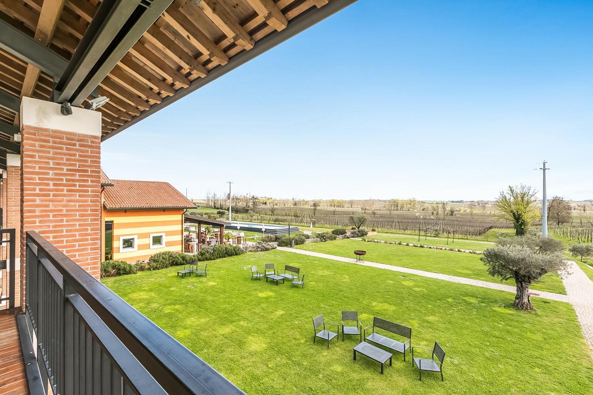 Bauernhof Almavite Wine With Pool Desenzano del Garda