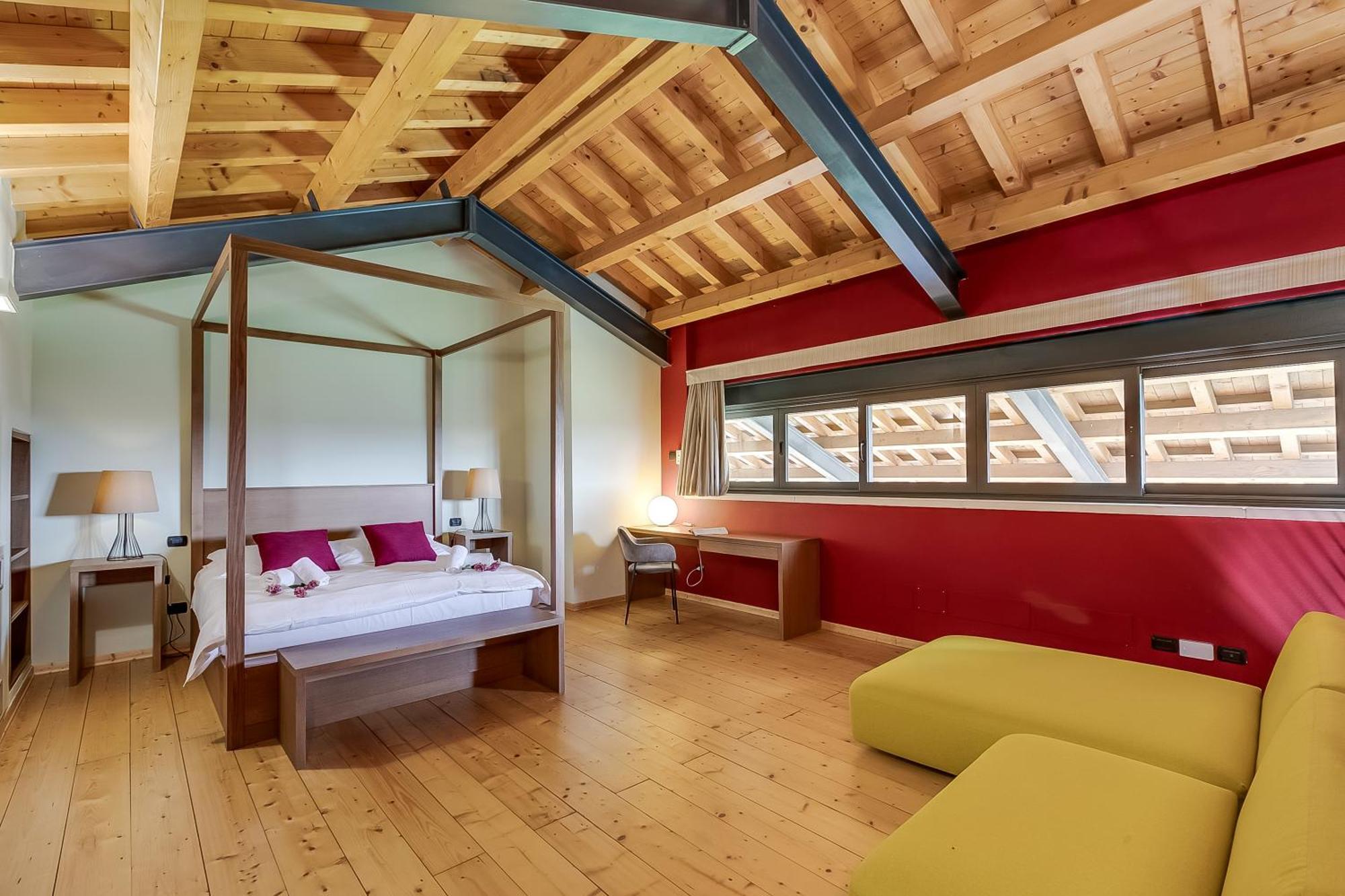 Almavite Wine With Pool Bauernhof Desenzano del Garda