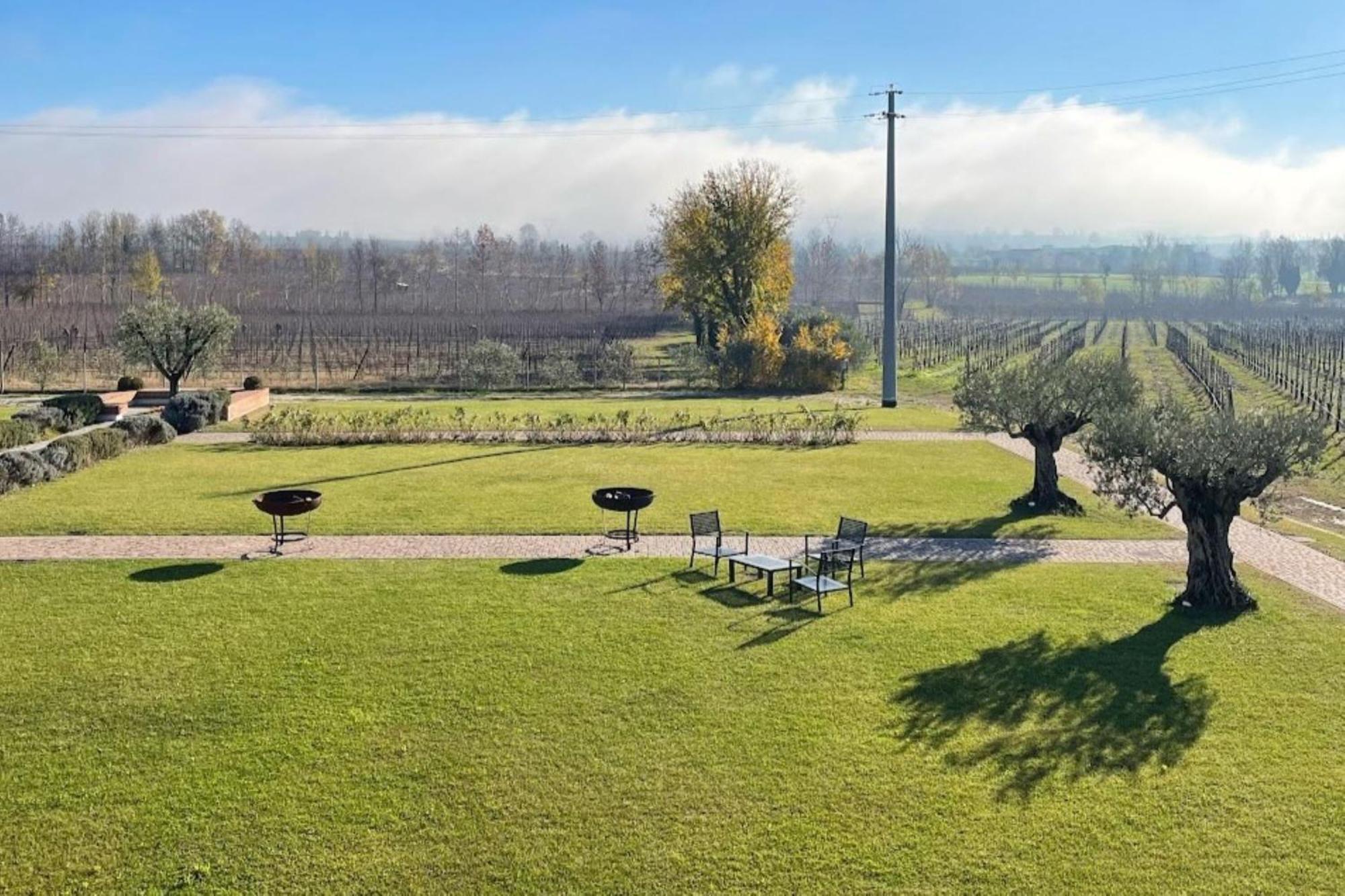 Almavite Wine With Pool Desenzano del Garda