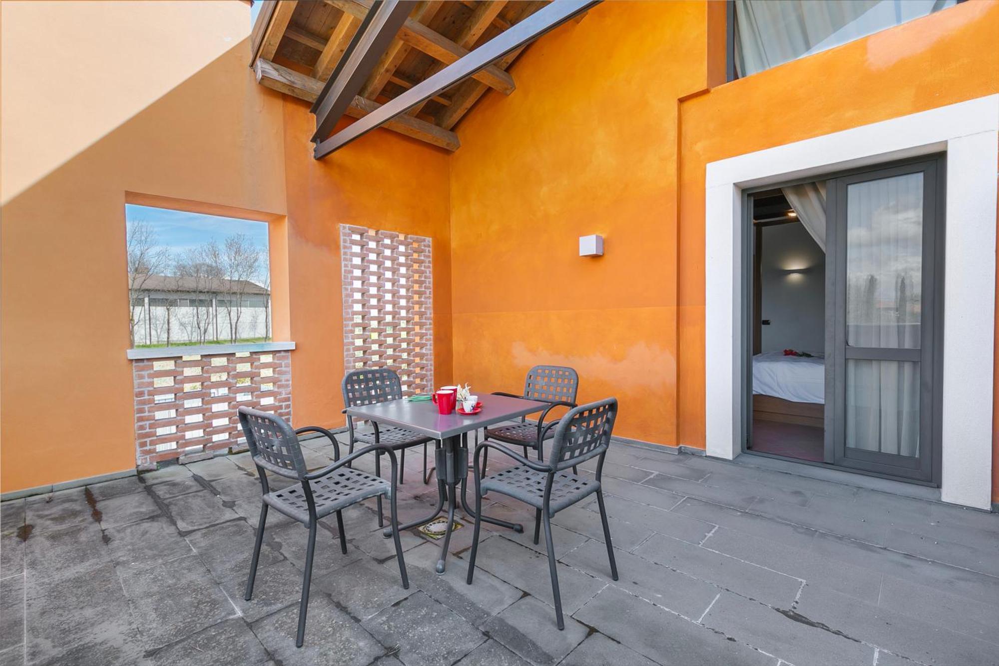 Almavite Wine With Pool Desenzano del Garda