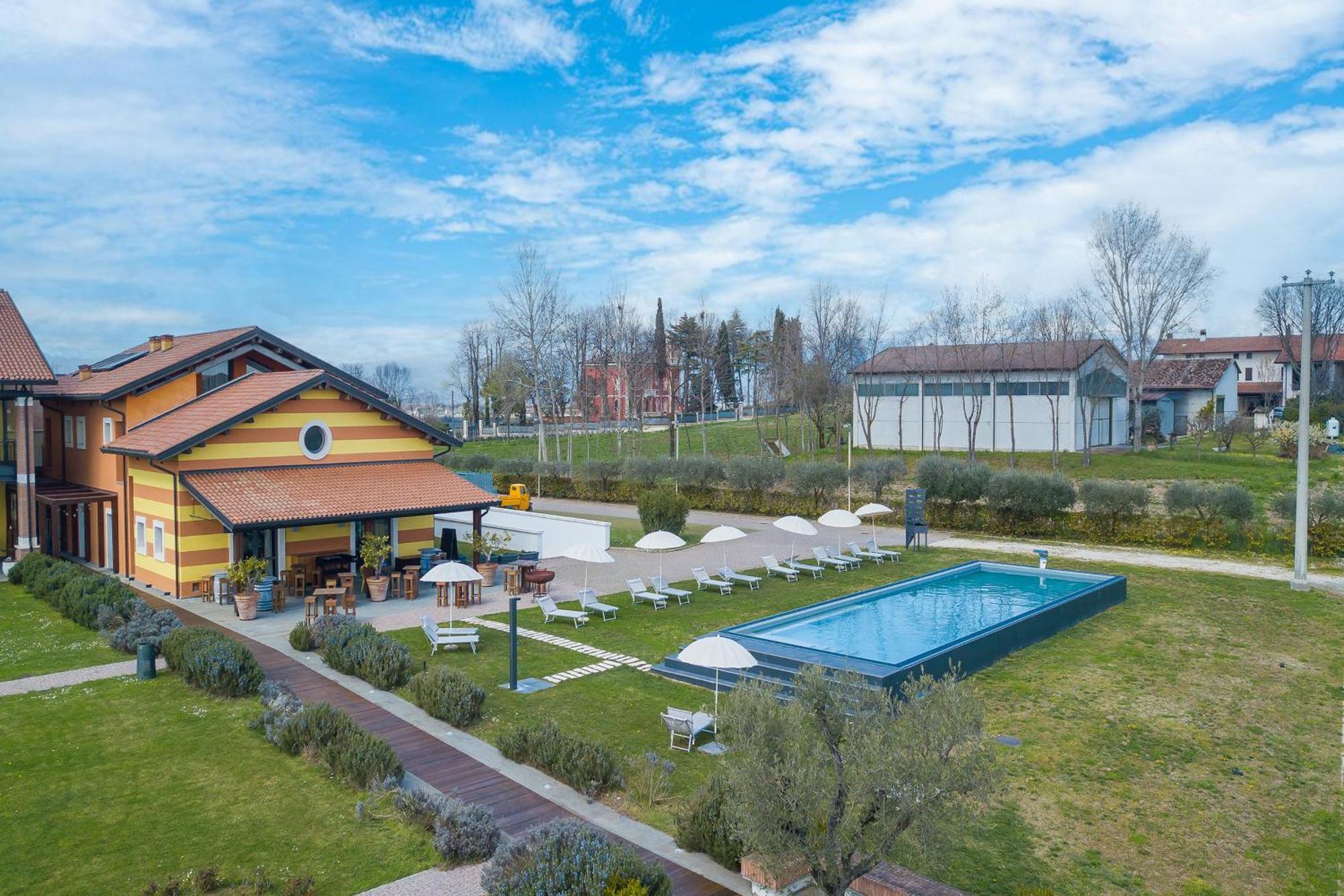 Almavite Wine With Pool